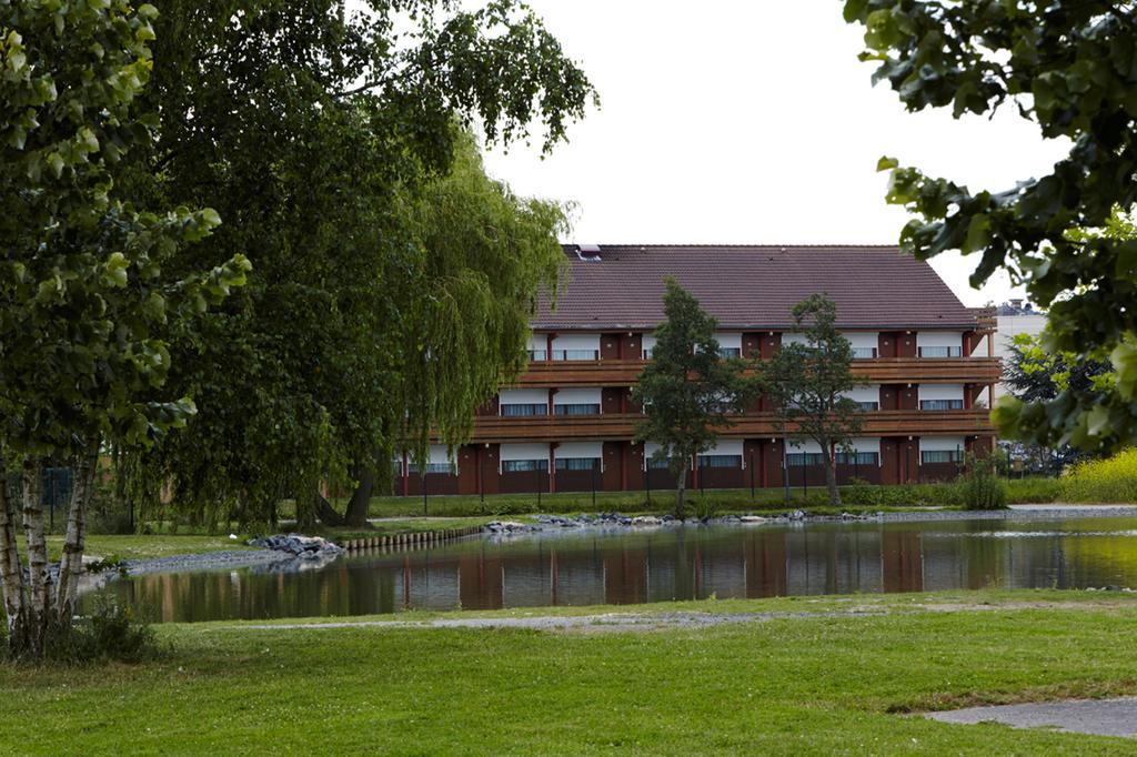 Hotel Campanile Lille - Lomme Esterno foto